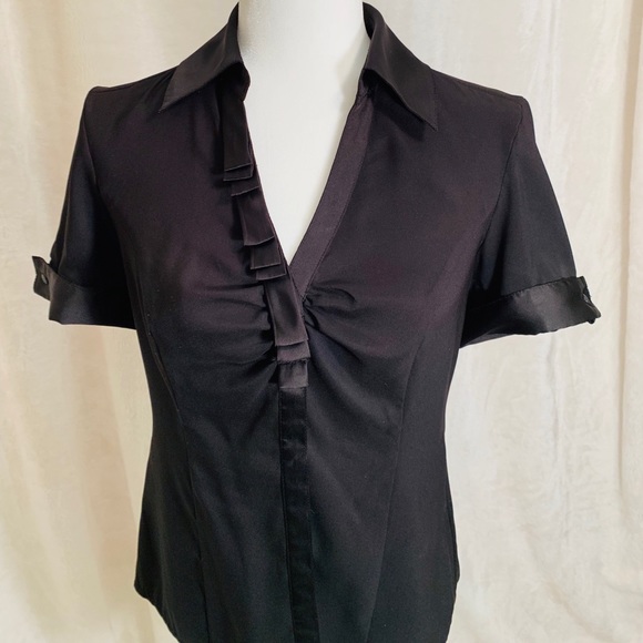 Beautiful blouse - Picture 2 of 3